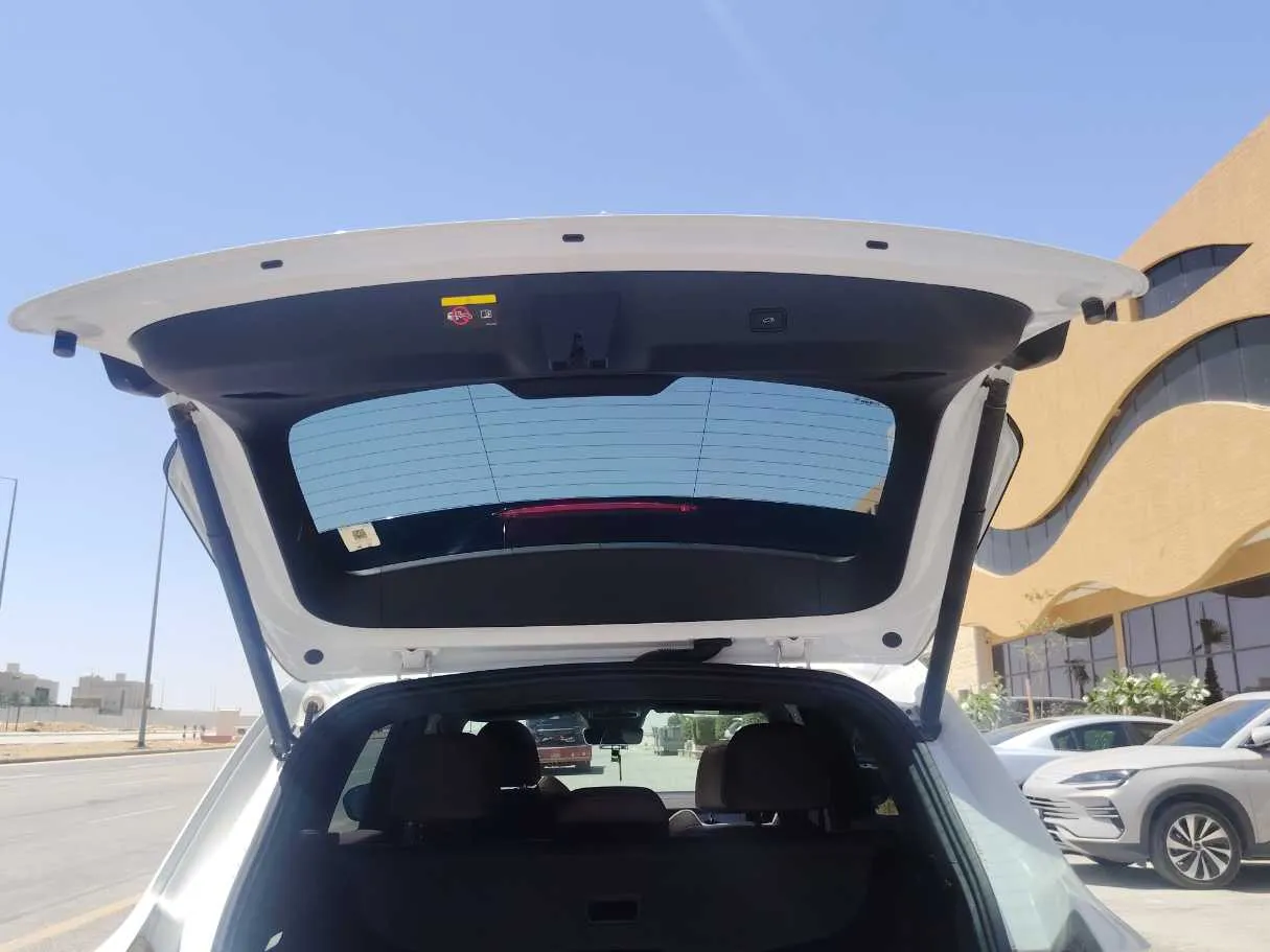Car image 26