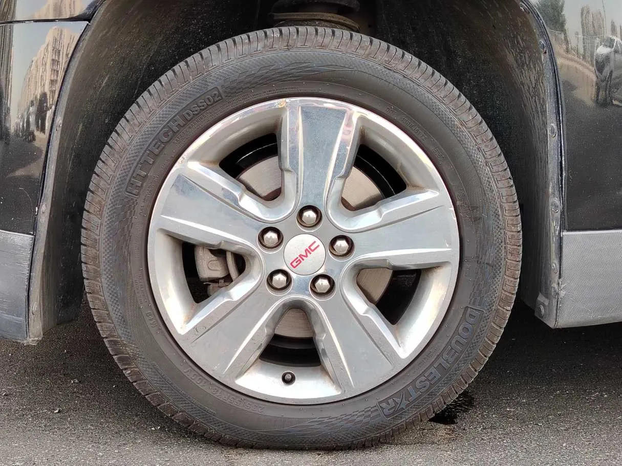 Car image 9