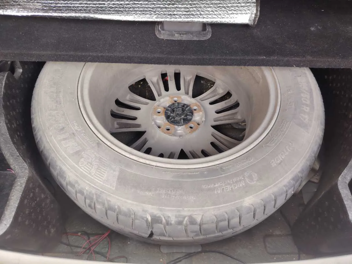 Car image 29