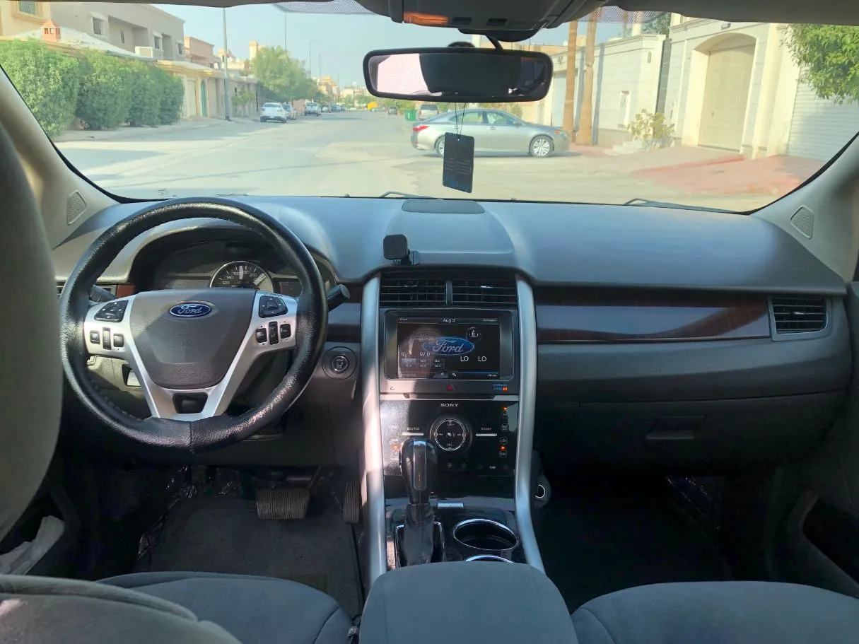 Car image 15