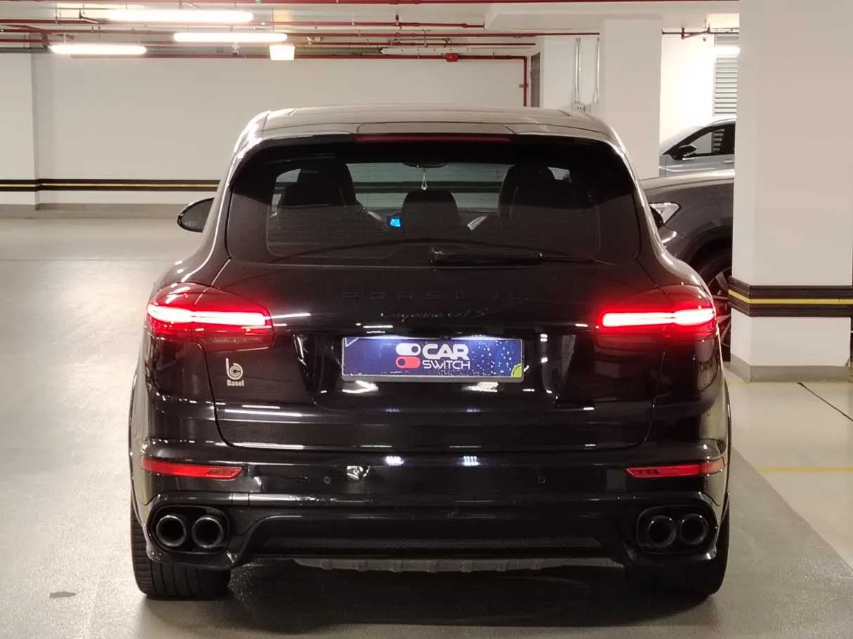 Car image 3