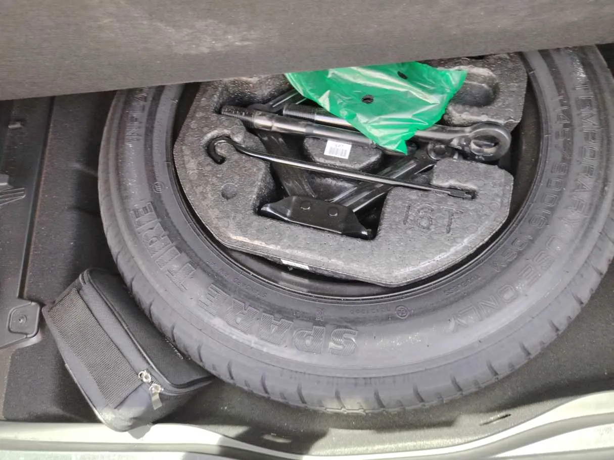 Car image 33