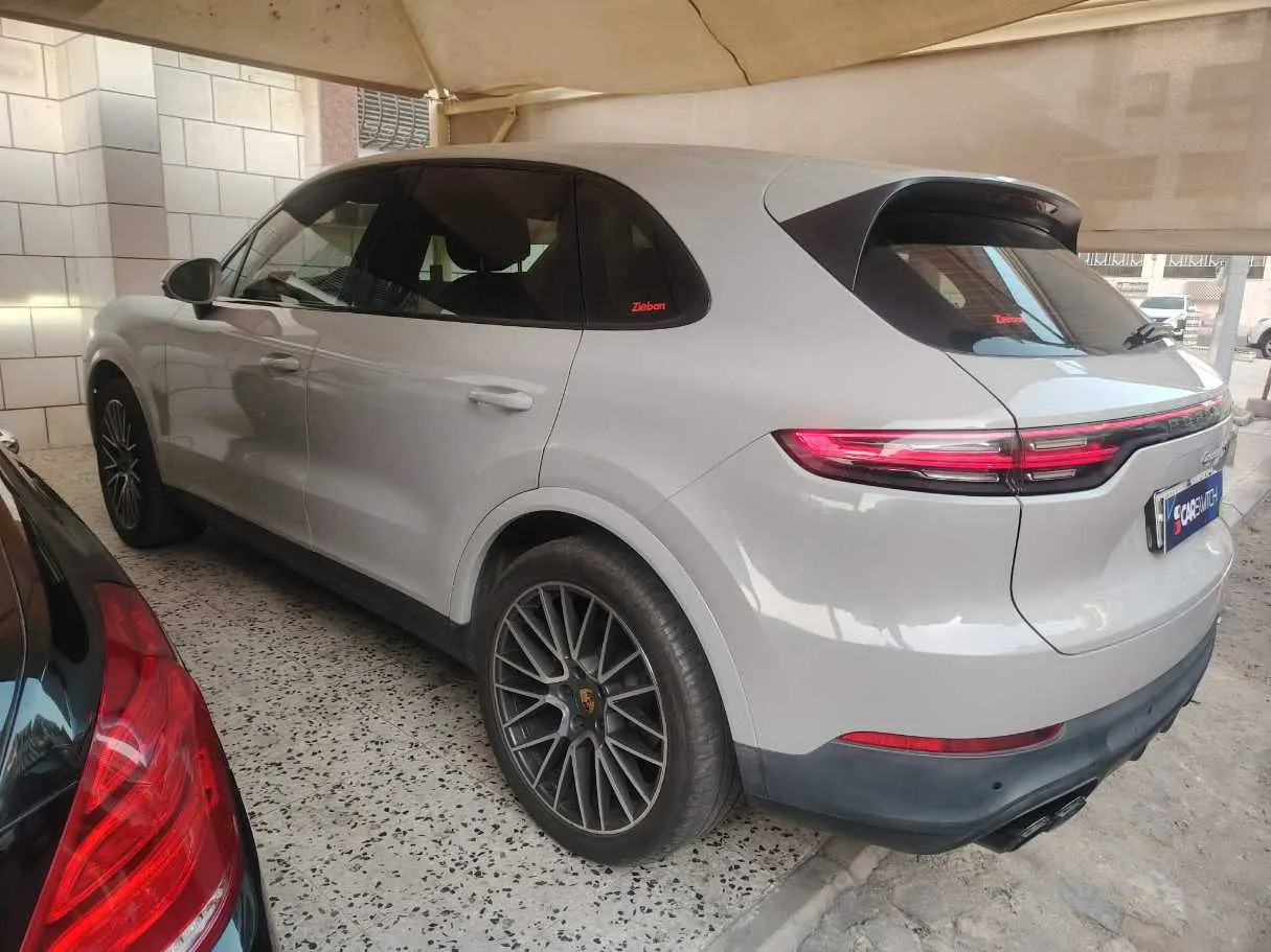Car image 8