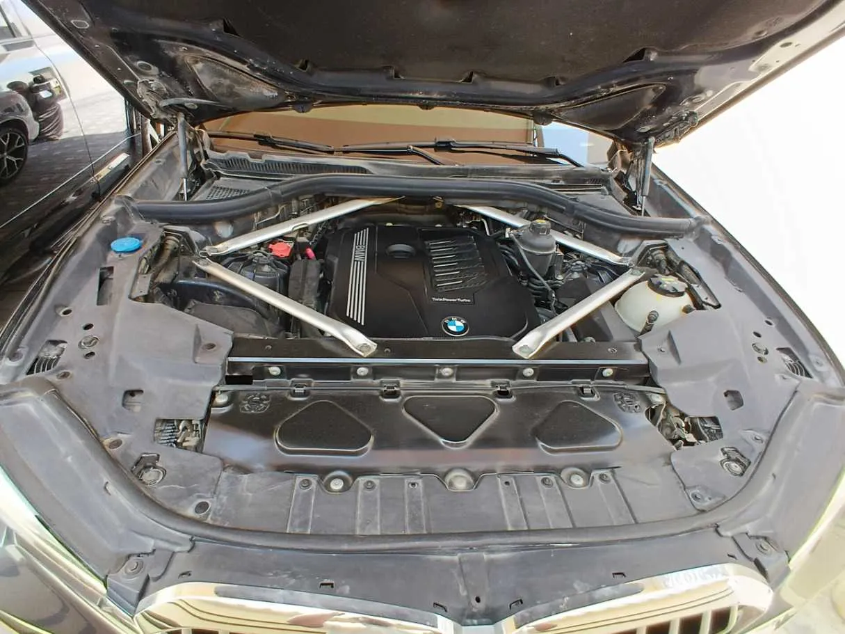 Car image 27