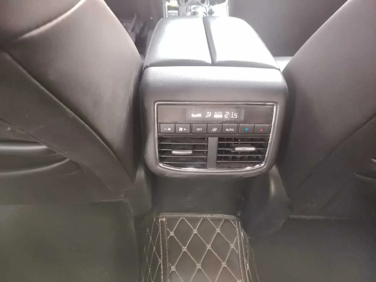 Car image 36