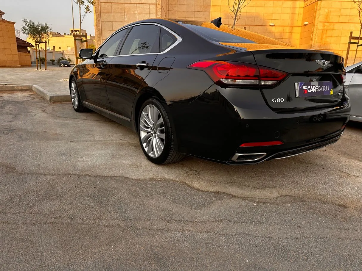 Car image 7