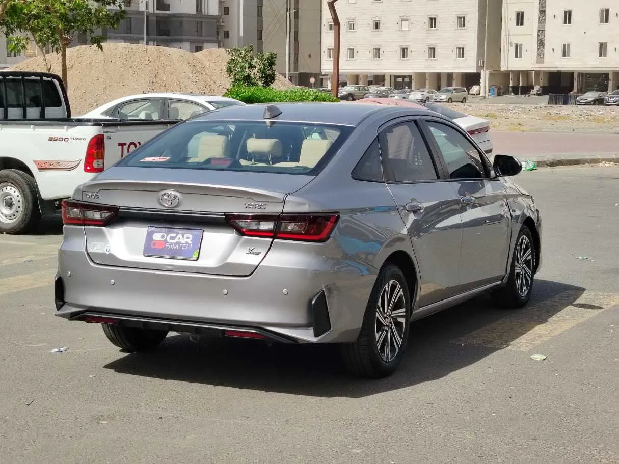 Car image 5