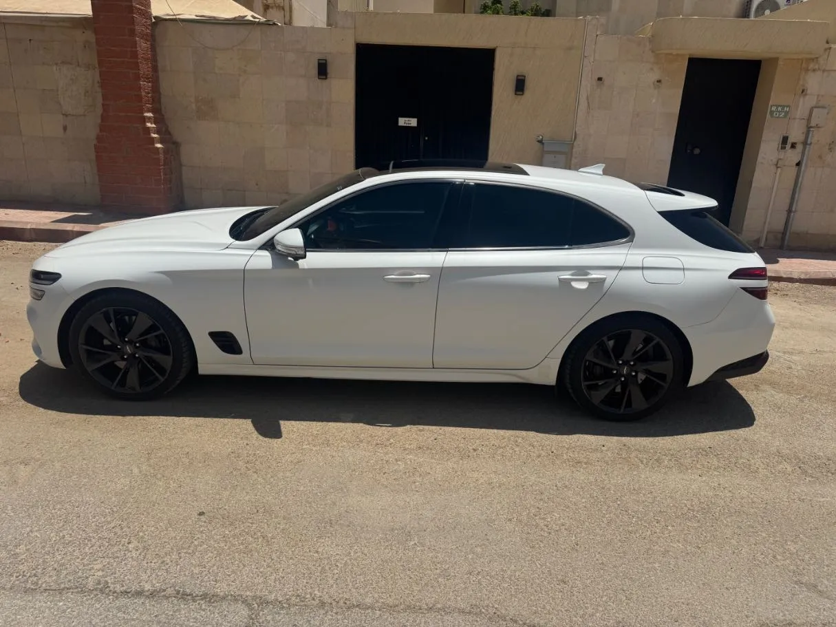 Car image 8