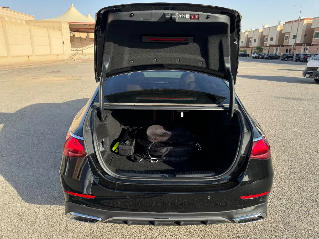 Car image 24
