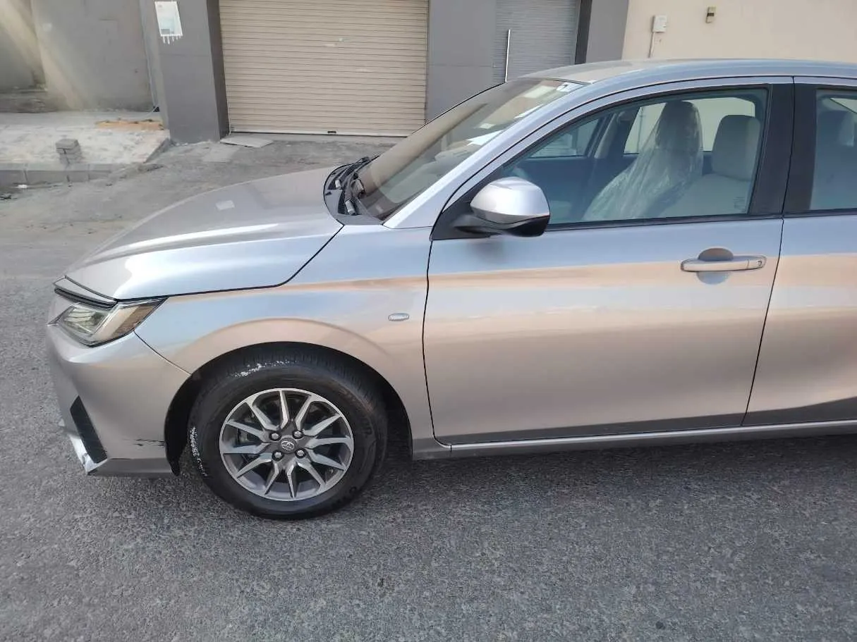 Car image 9