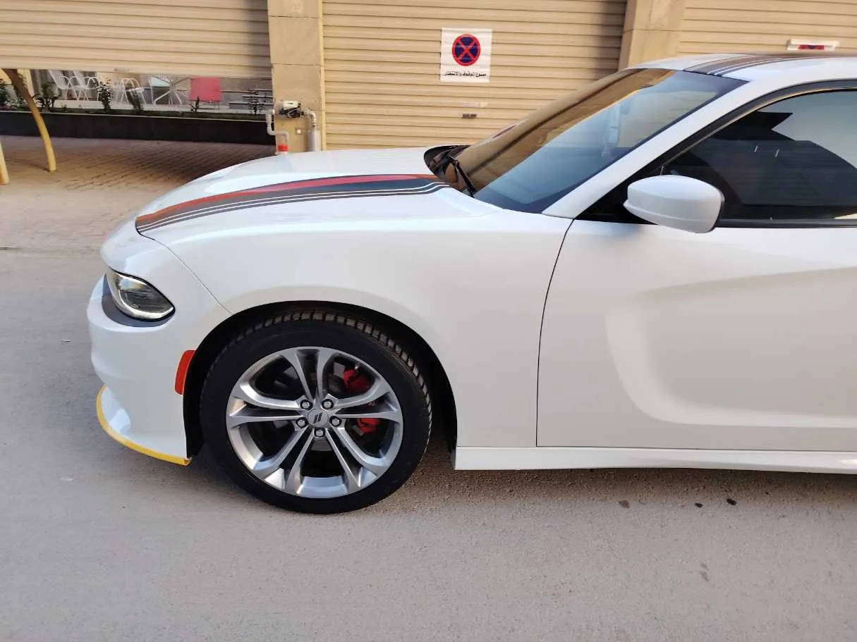 Car image 9