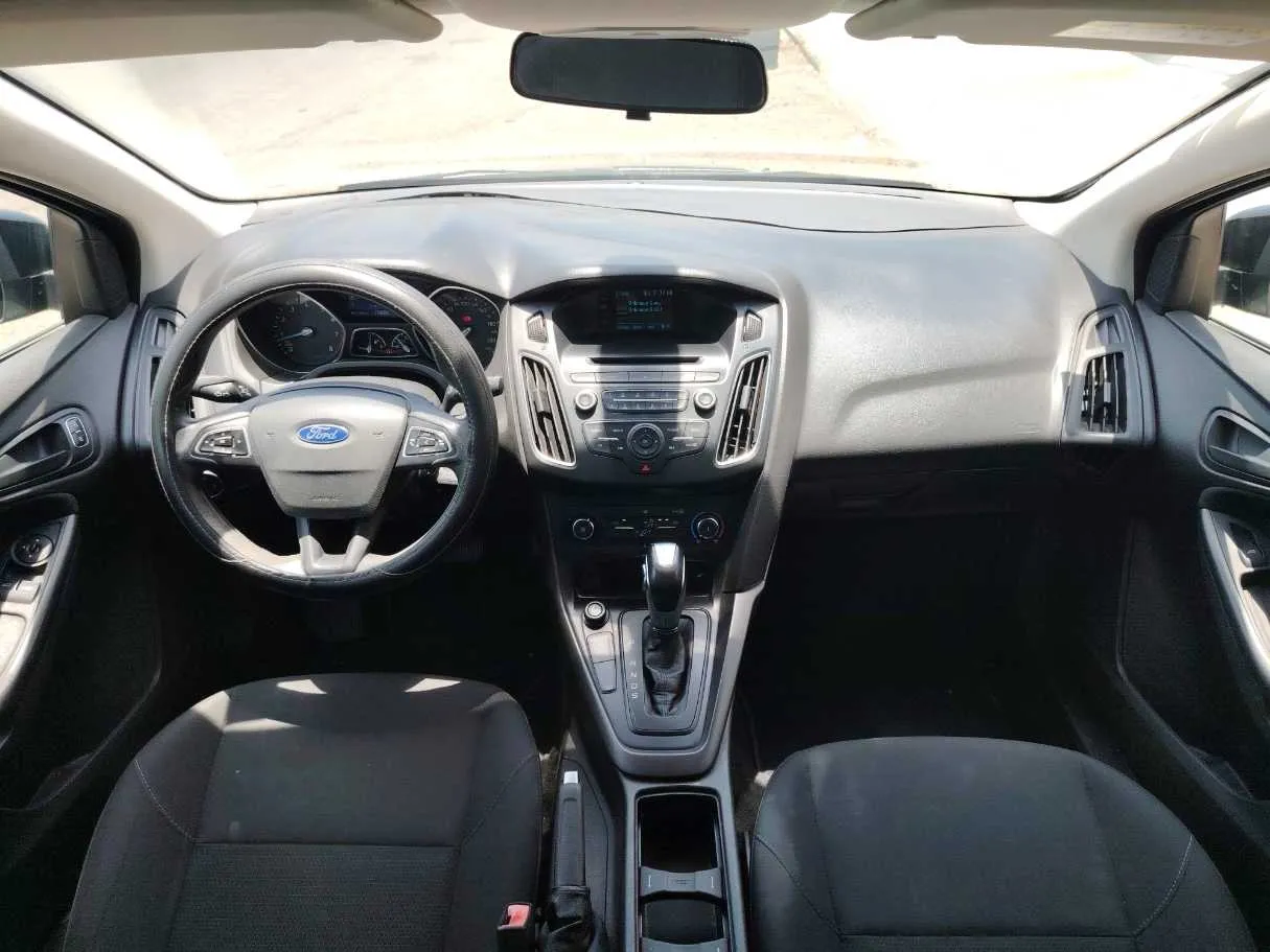 Car image 17