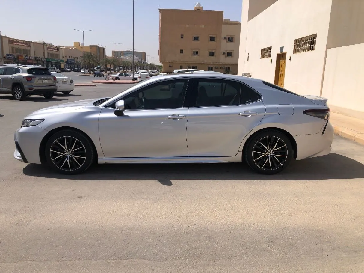 Car image 8