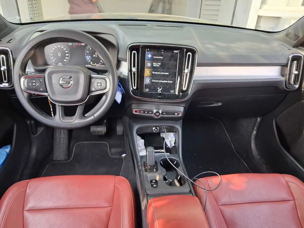 Car image 15