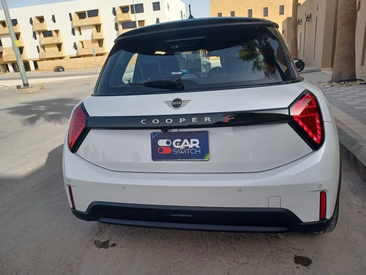 Car image 6