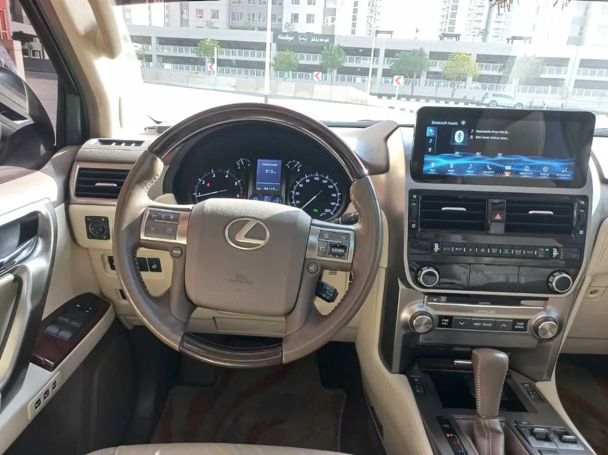 Car image 17