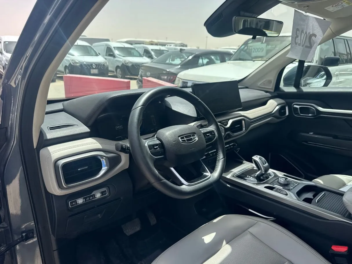 Car image 15