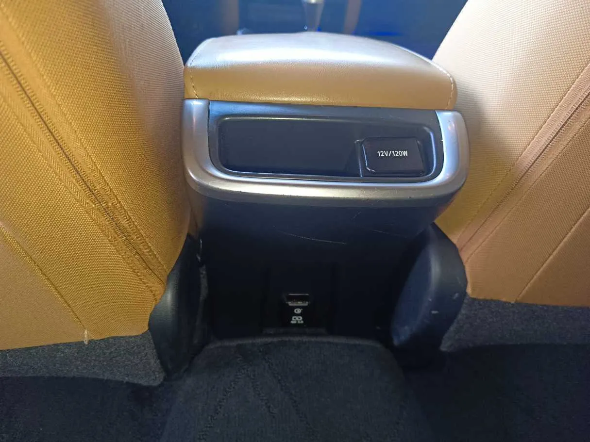 Car image 32