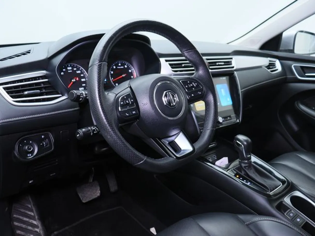 Car image 4