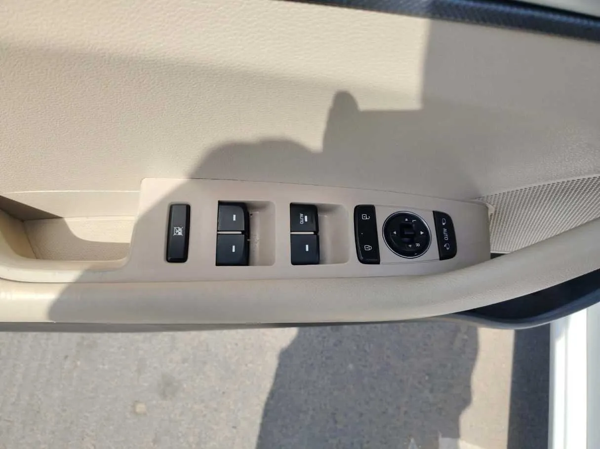 Car image 35