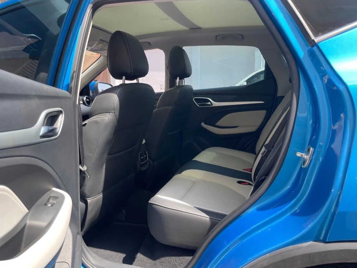 Car image 16