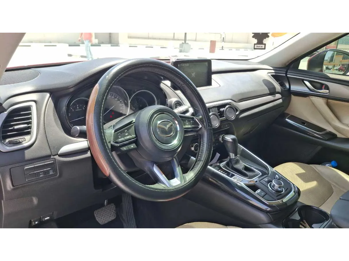 Car image 11