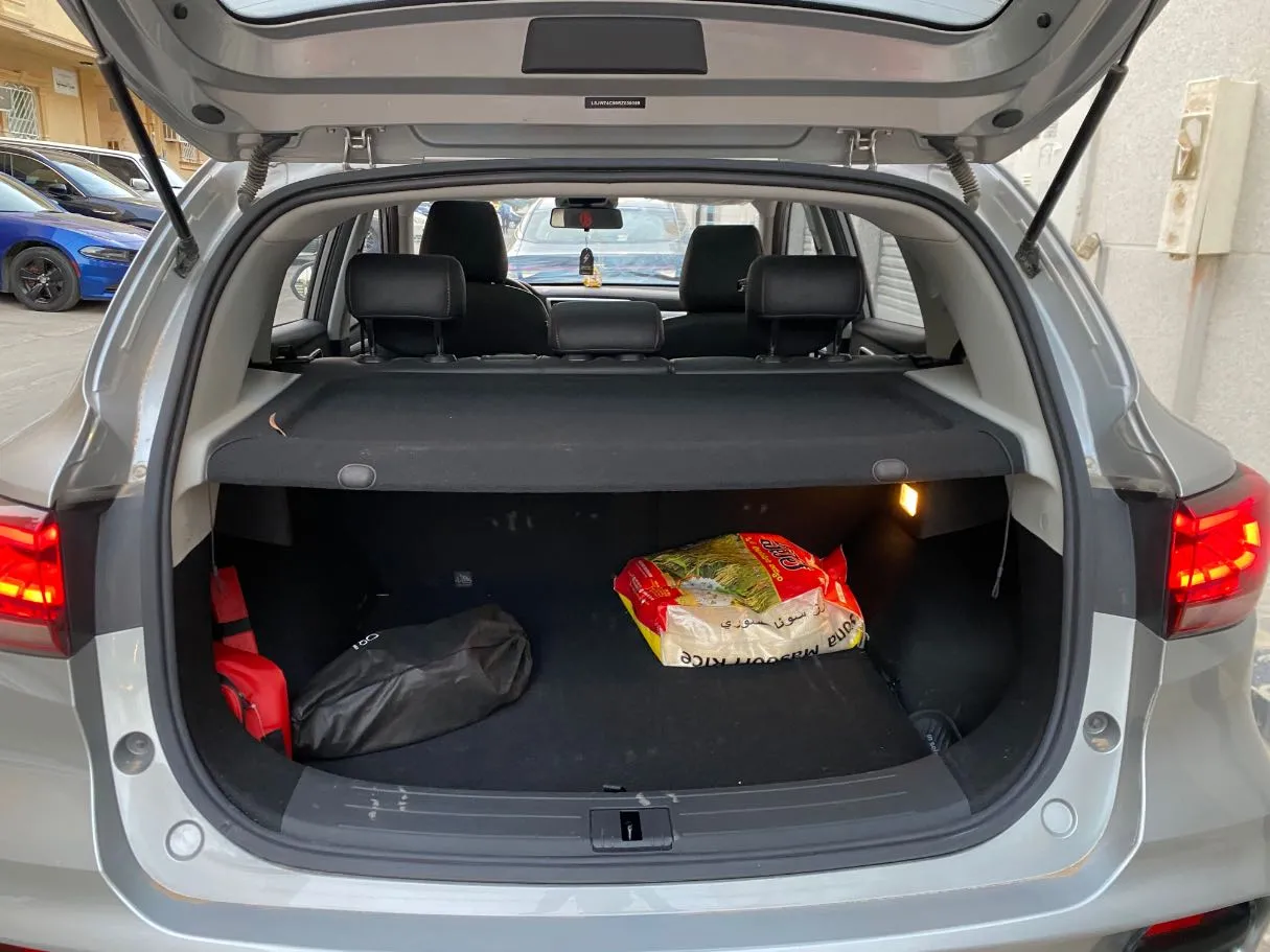Car image 19