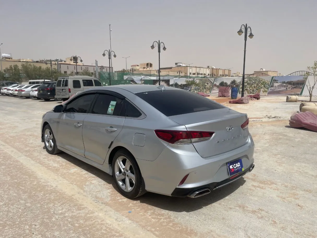Car image 7