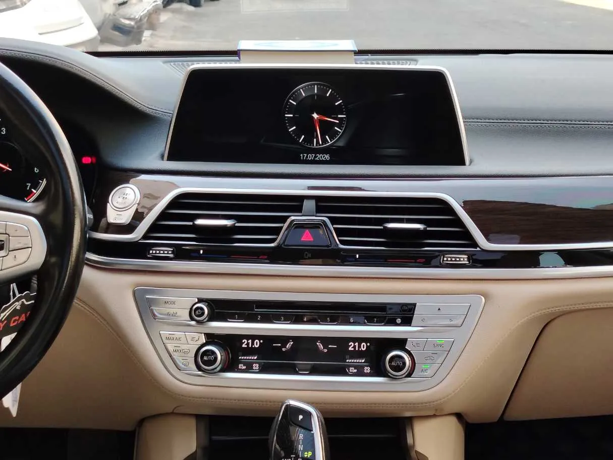 Car image 27