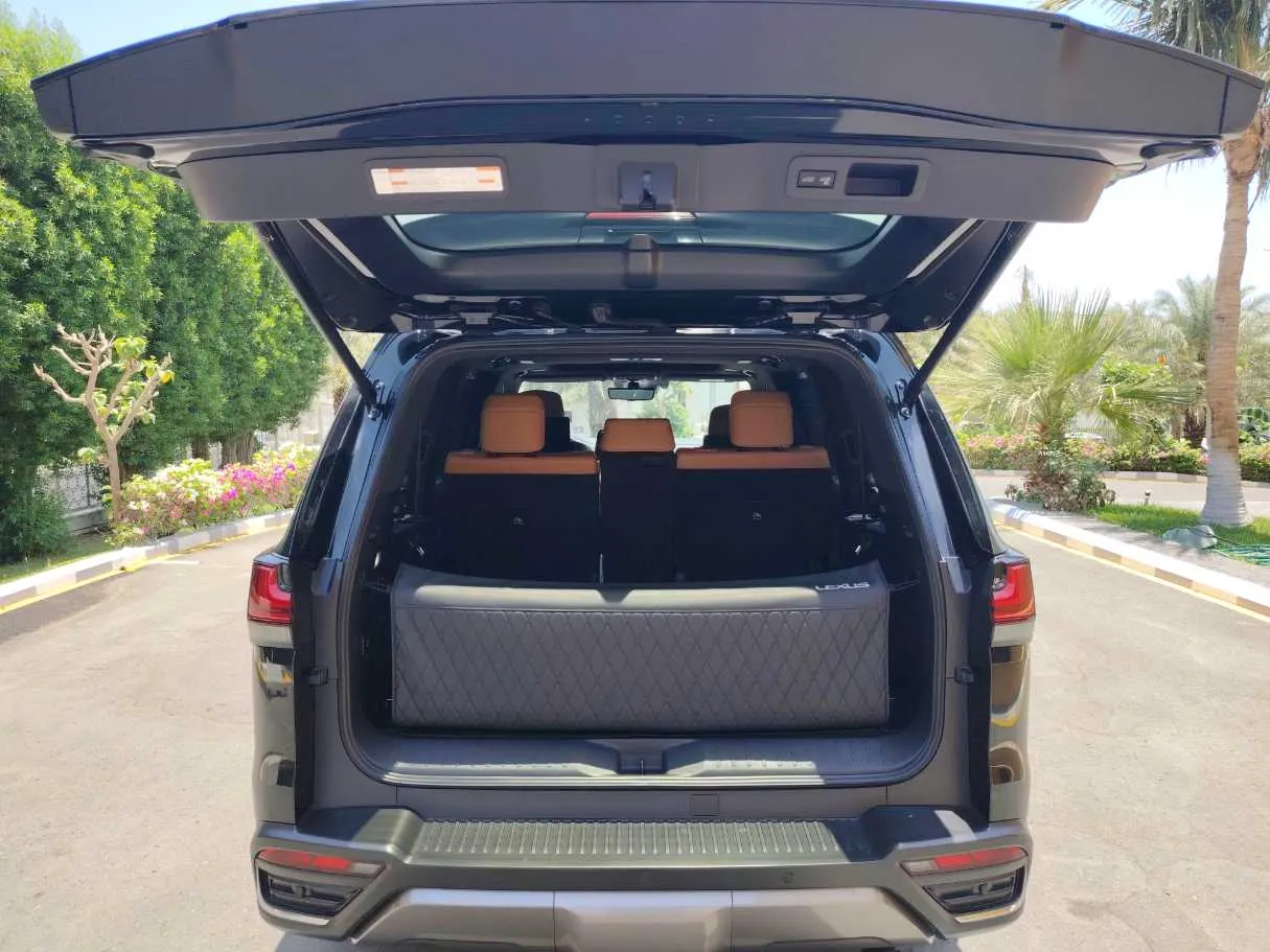 Car image 25