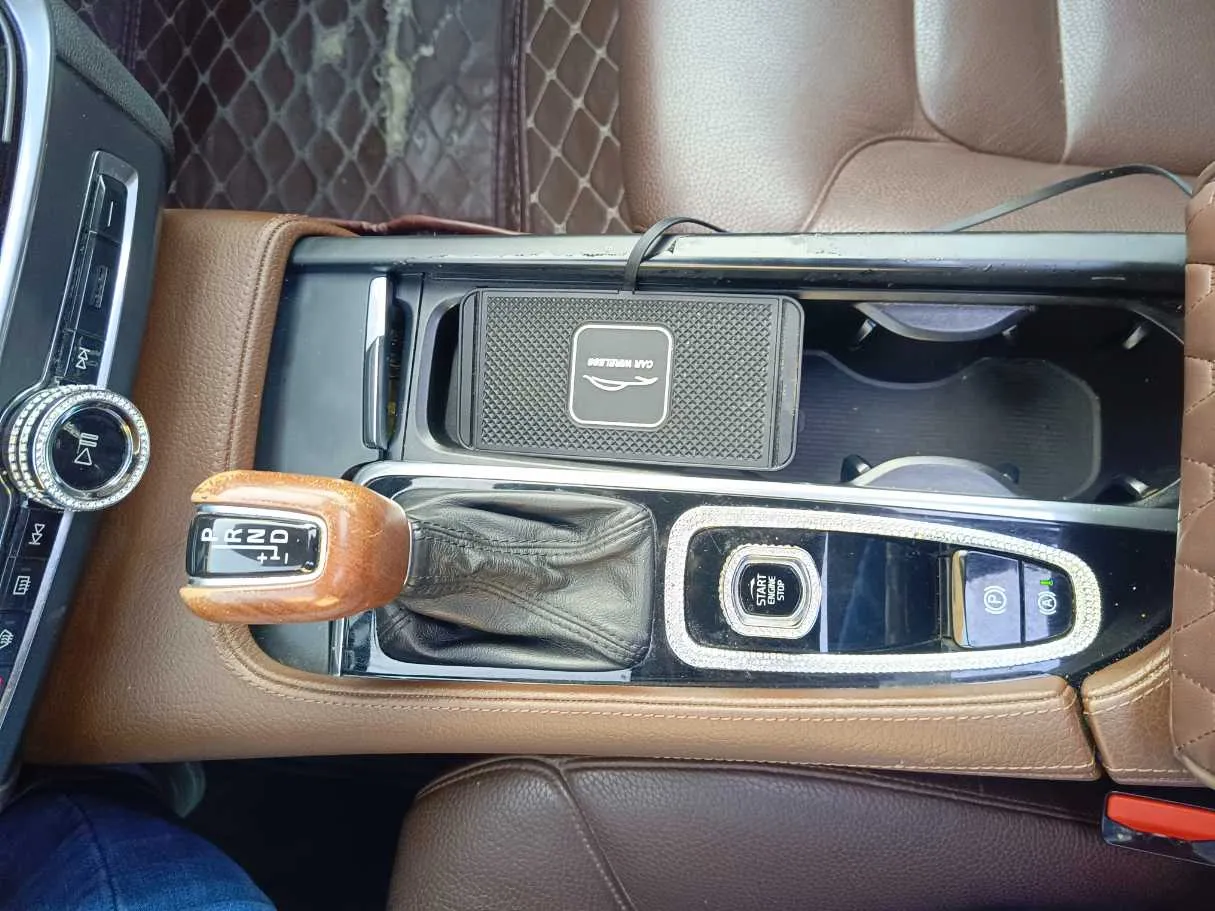 Car image 23