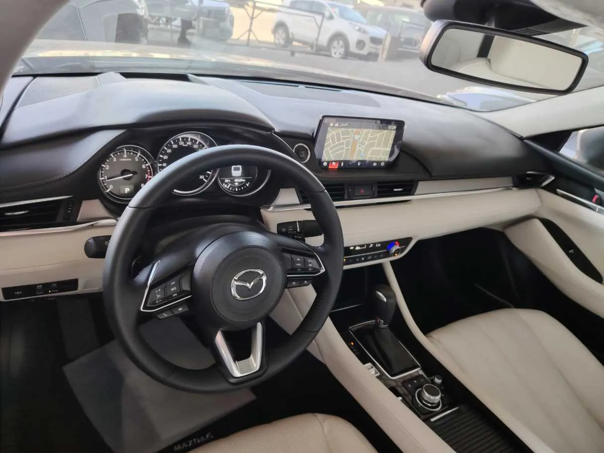 Car image 13