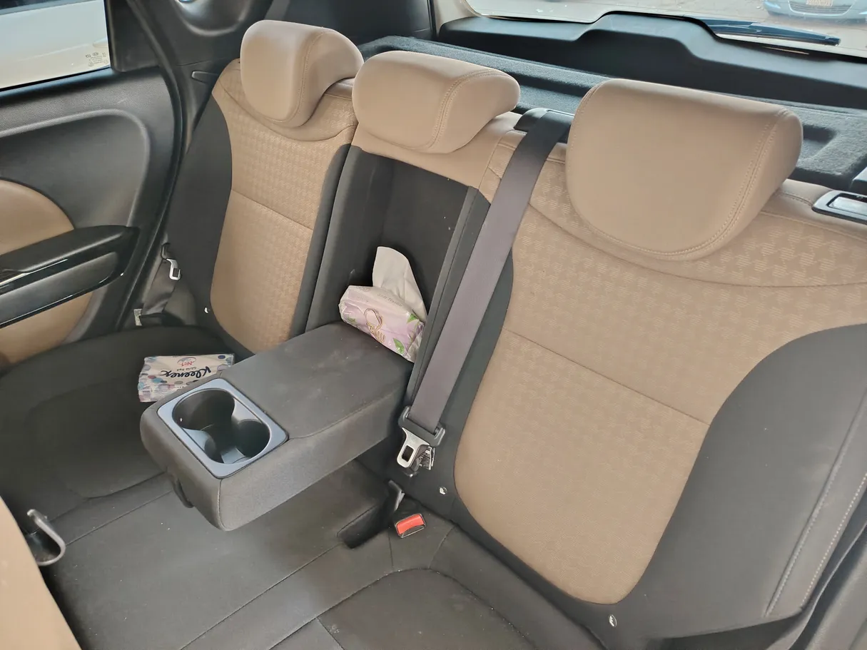 Car image 17