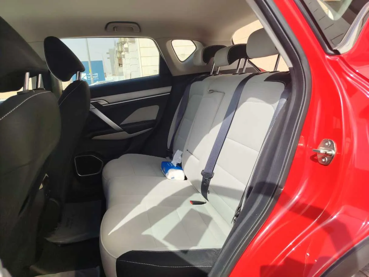 Car image 14