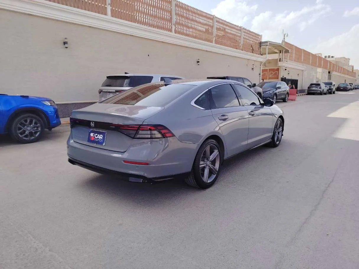 Car image 5