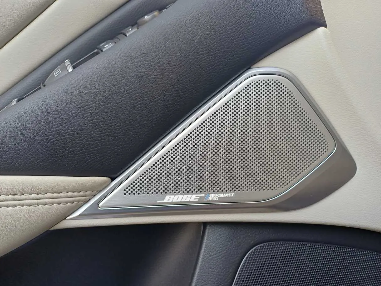 Car image 23