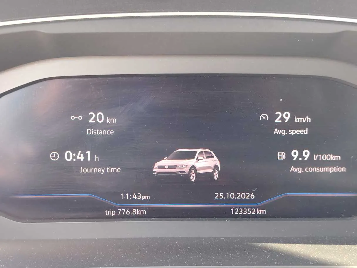 Car image 26