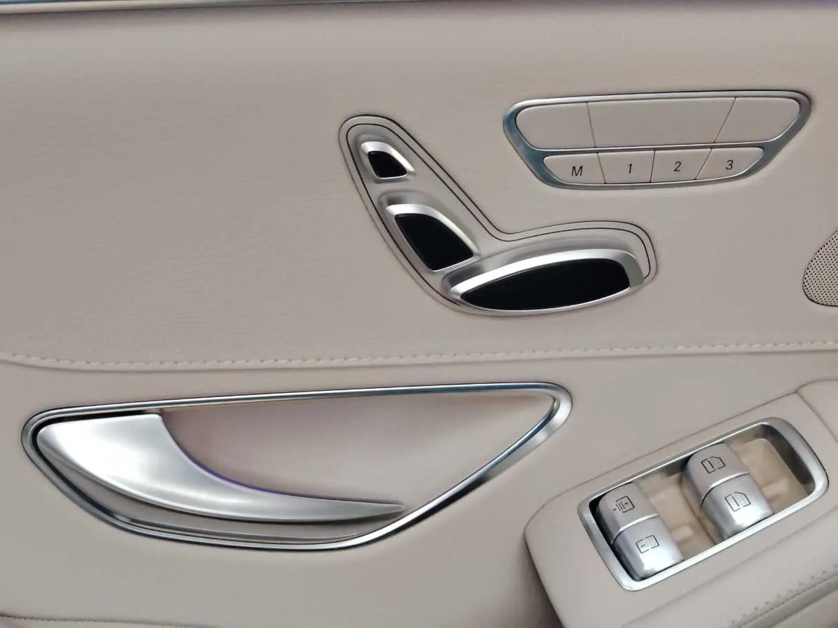 Car image 30