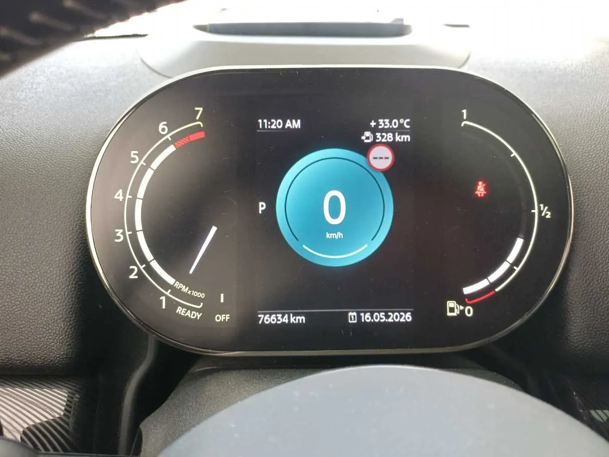 Car image 19