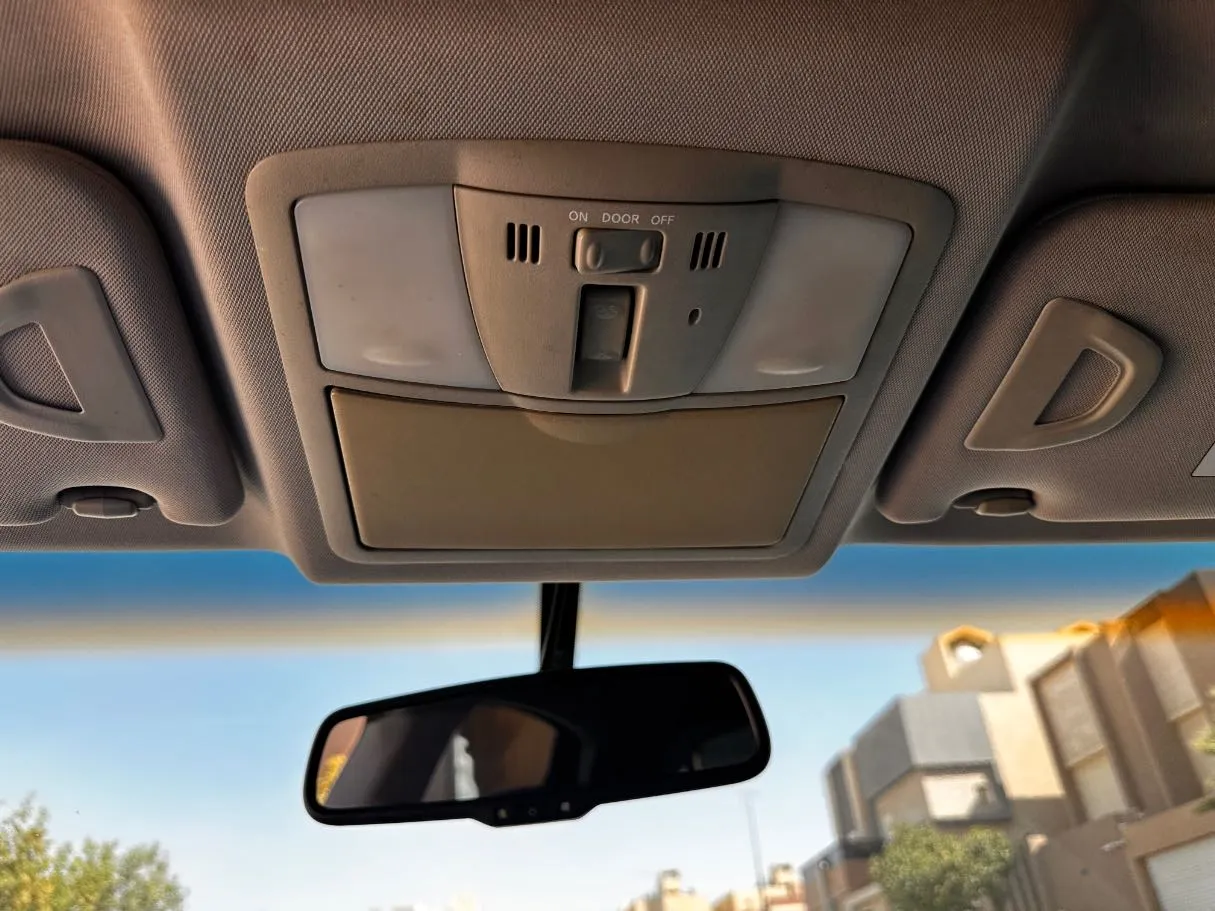 Car image 23