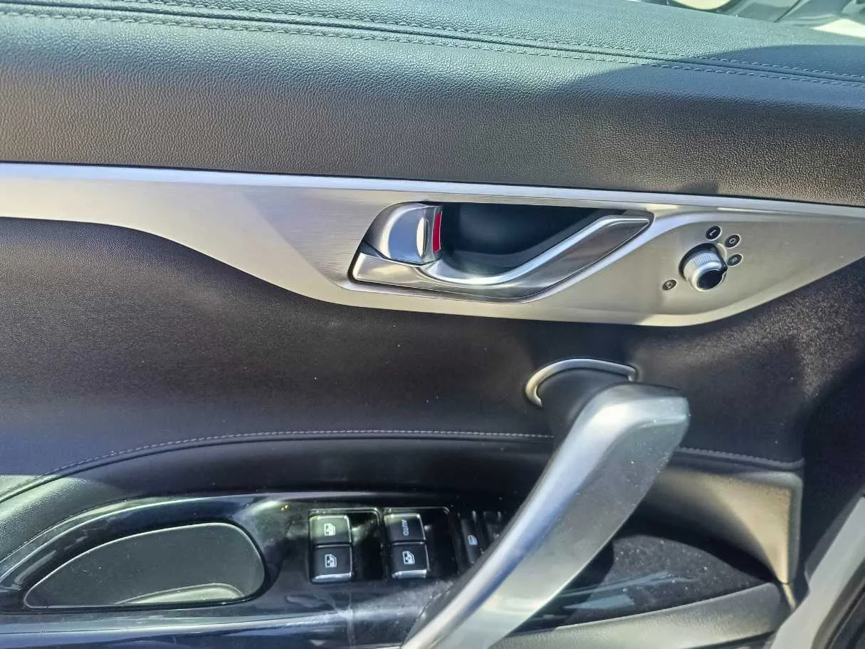 Car image 36