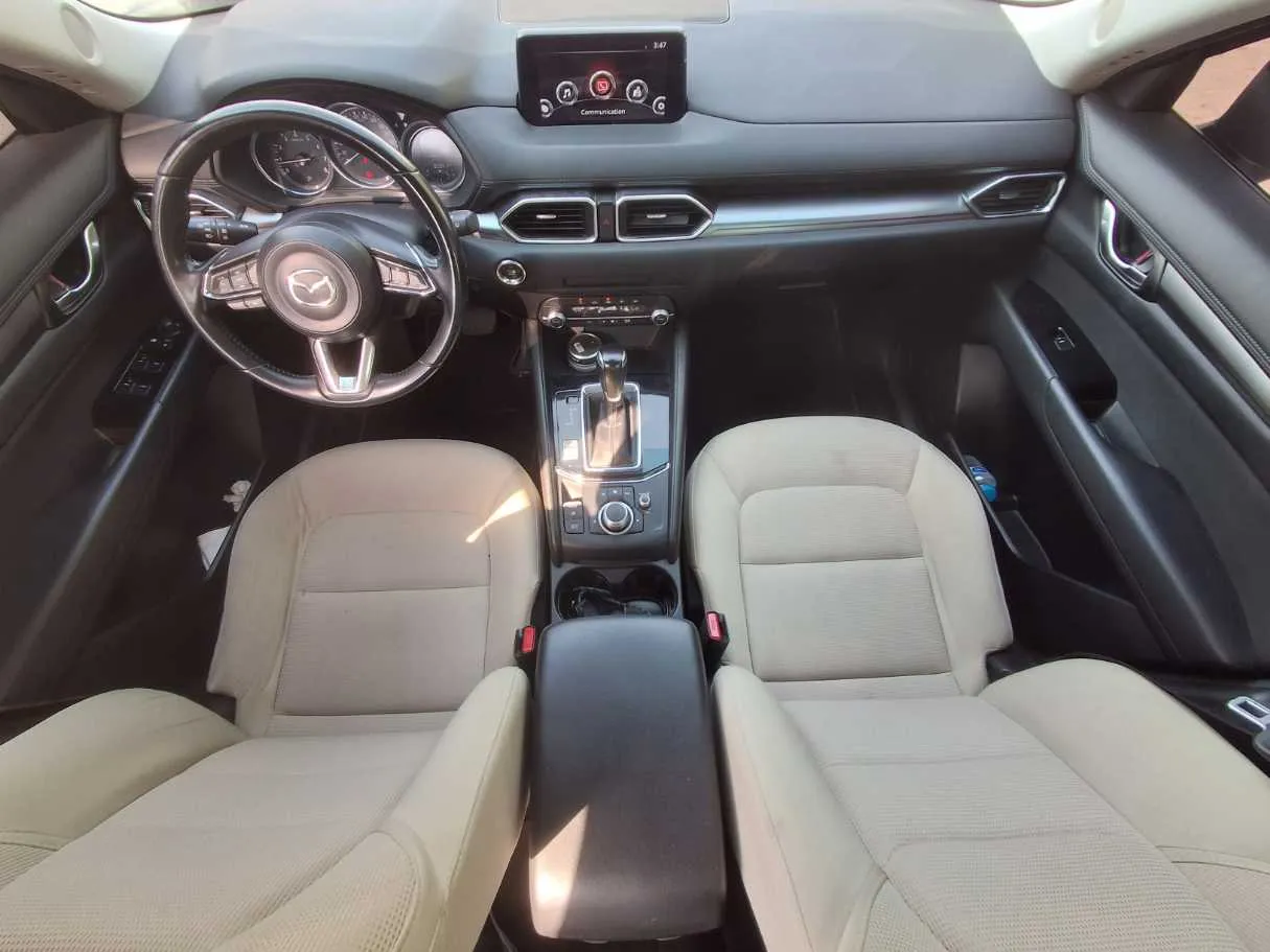 Car image 14