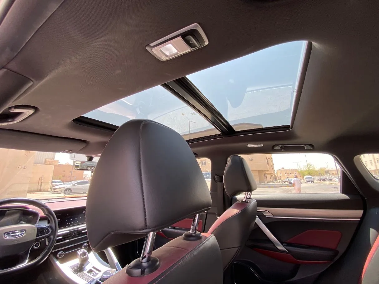 Car image 12