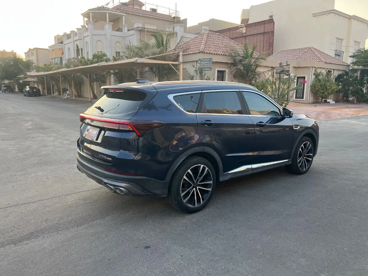 Car image 5