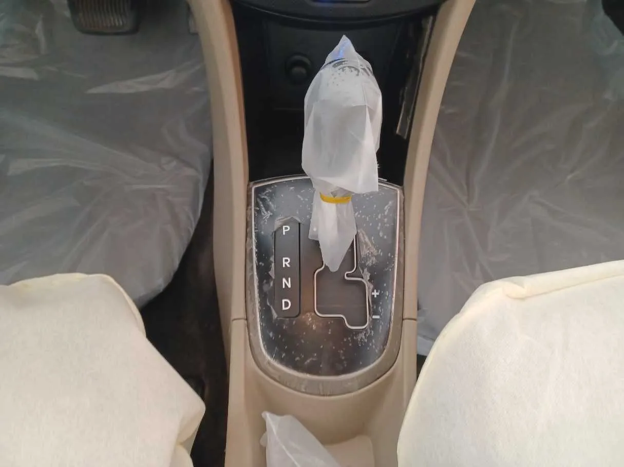 Car image 14