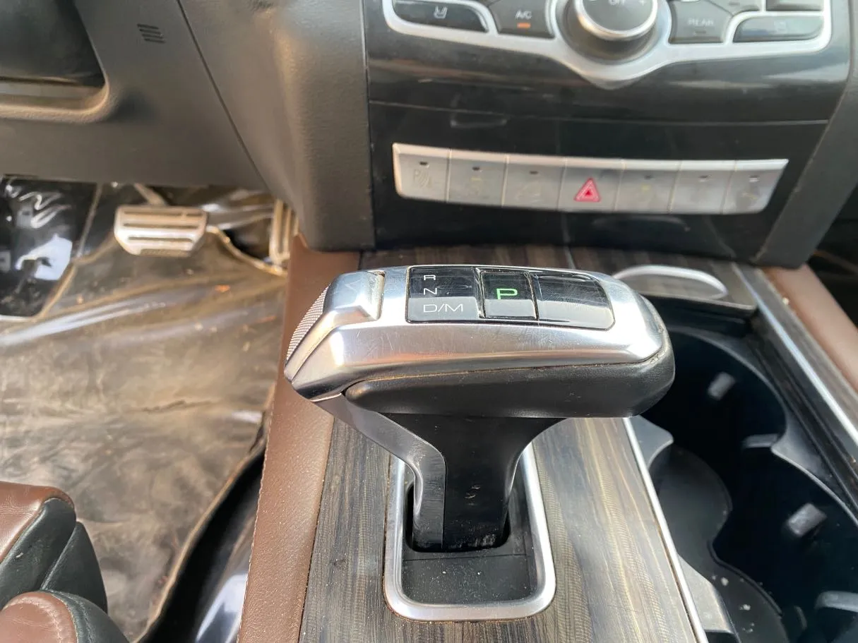 Car image 17