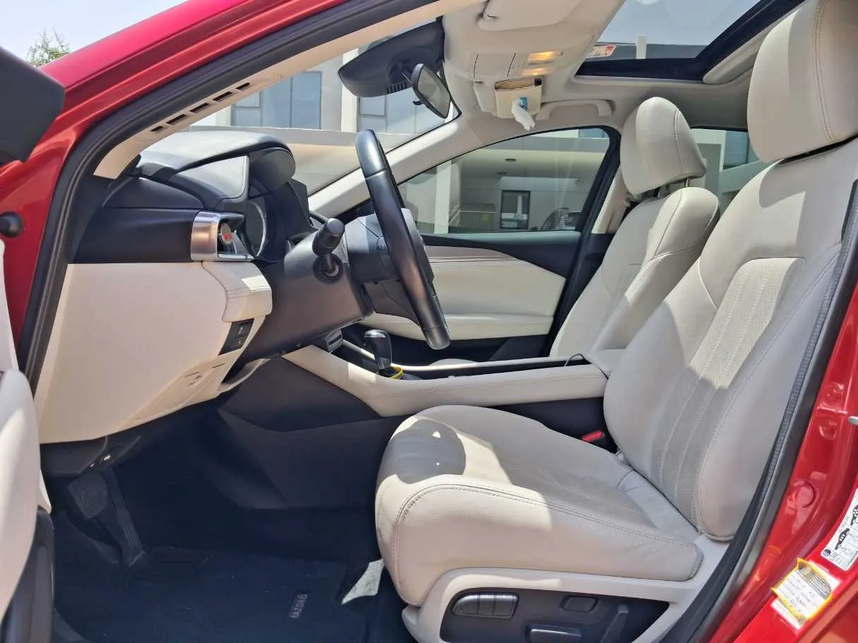 Car image 12