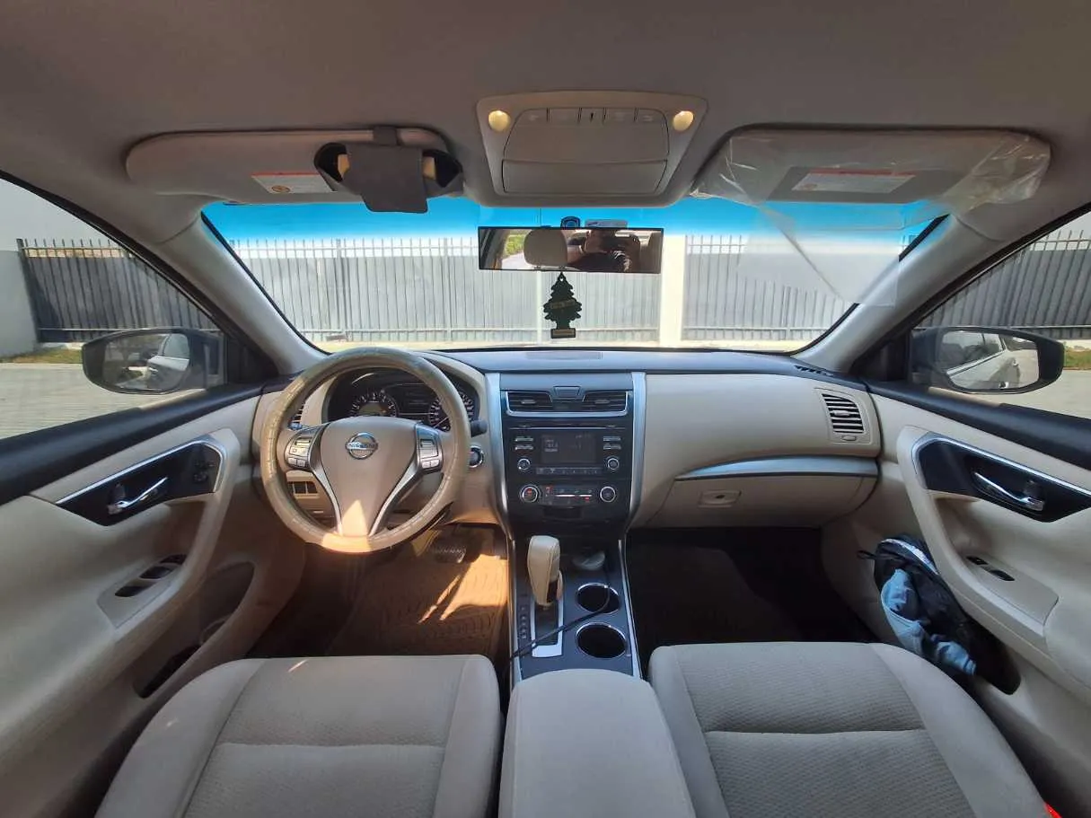 Car image 14