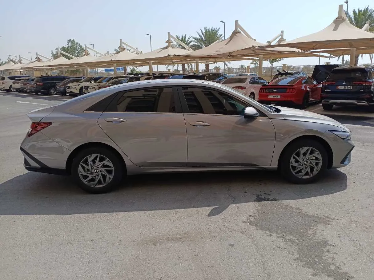 Car image 4