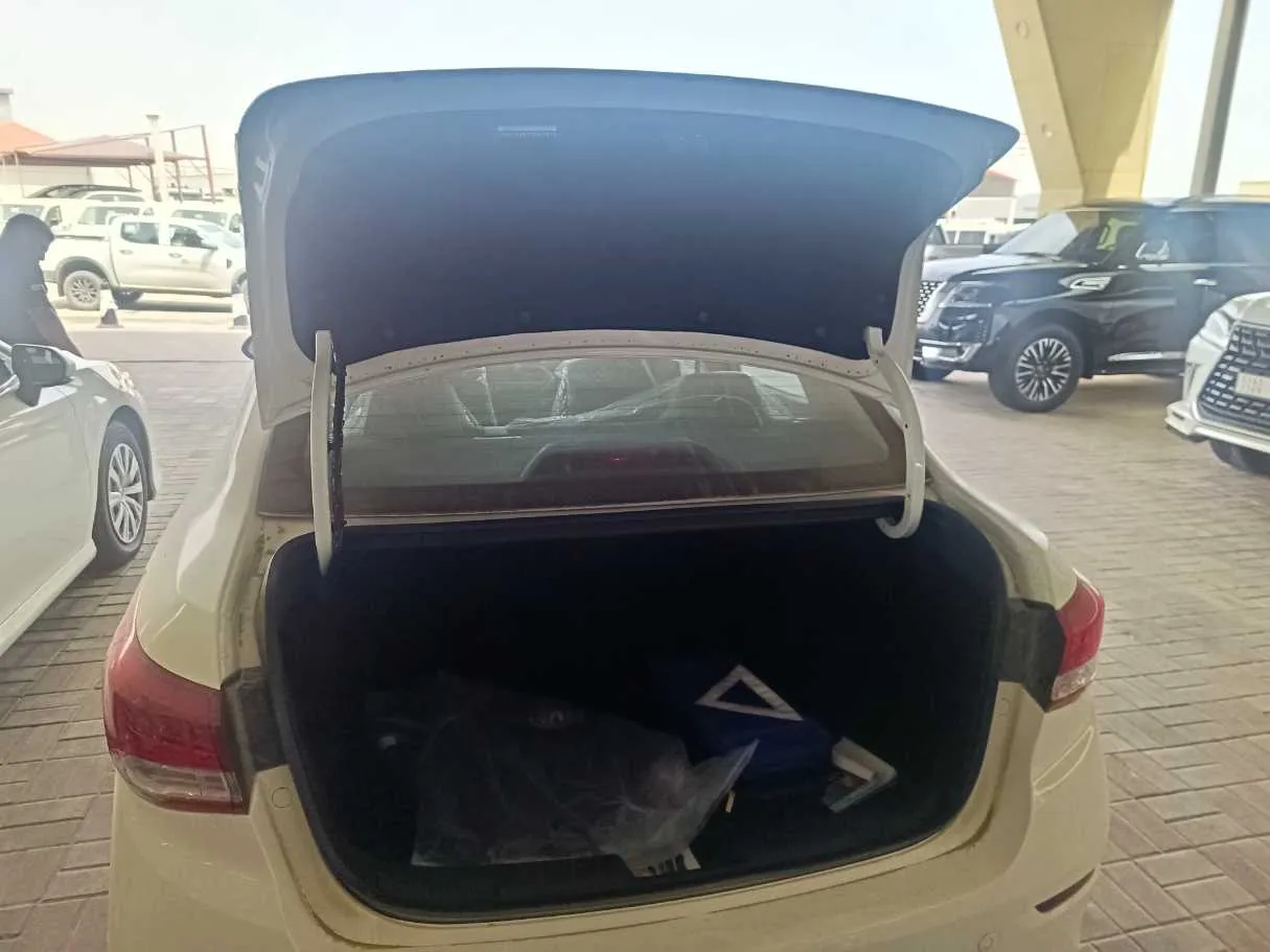 Car image 20